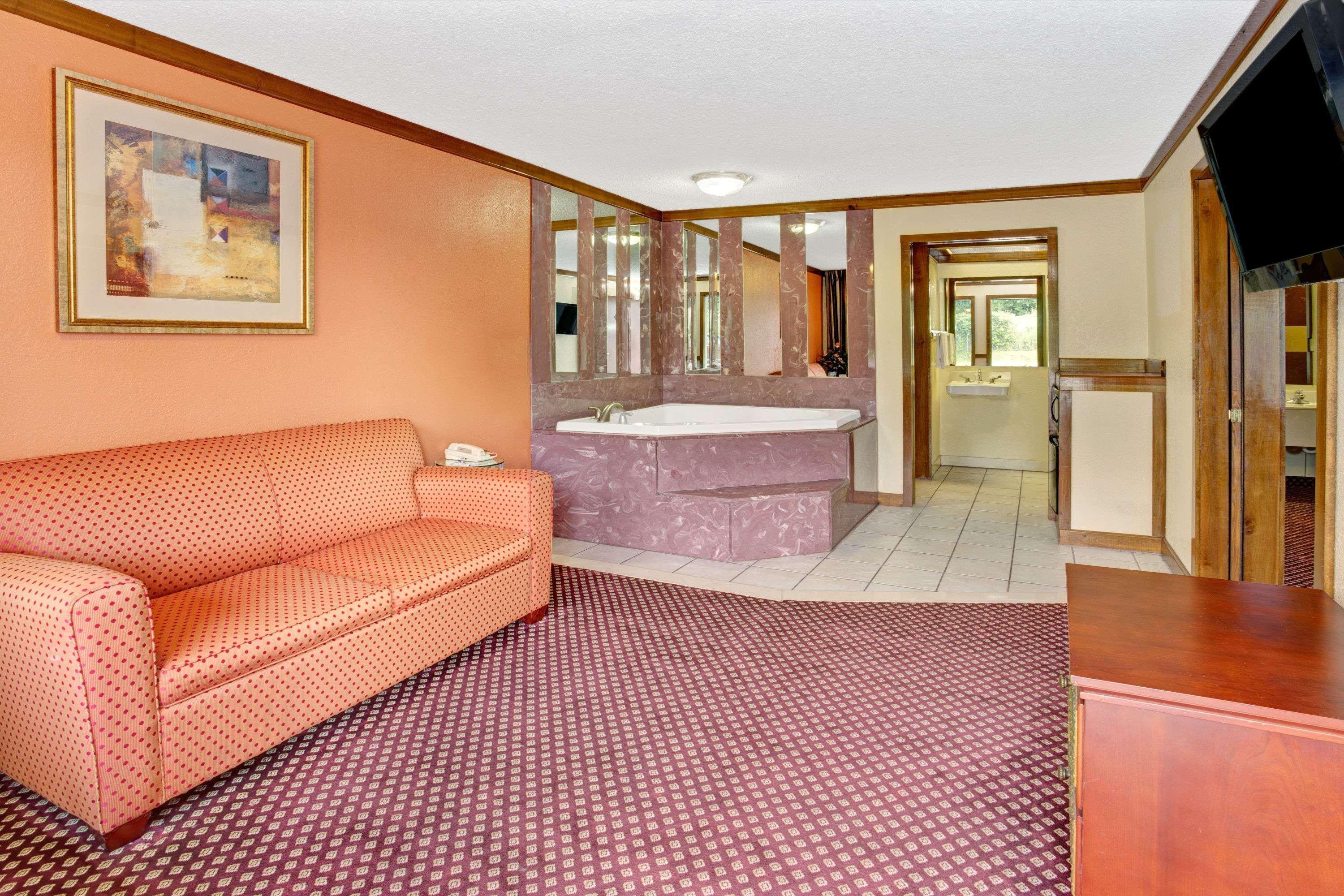 Travelodge By Wyndham Sellersburg Exterior foto